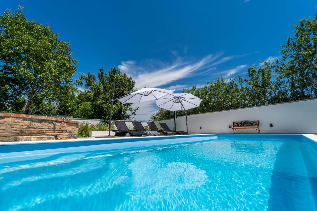 Holiday Home Carla And Dajana Veliki Vareški Exterior foto