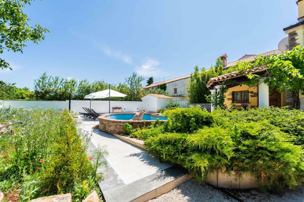 Holiday Home Carla And Dajana Veliki Vareški Exterior foto